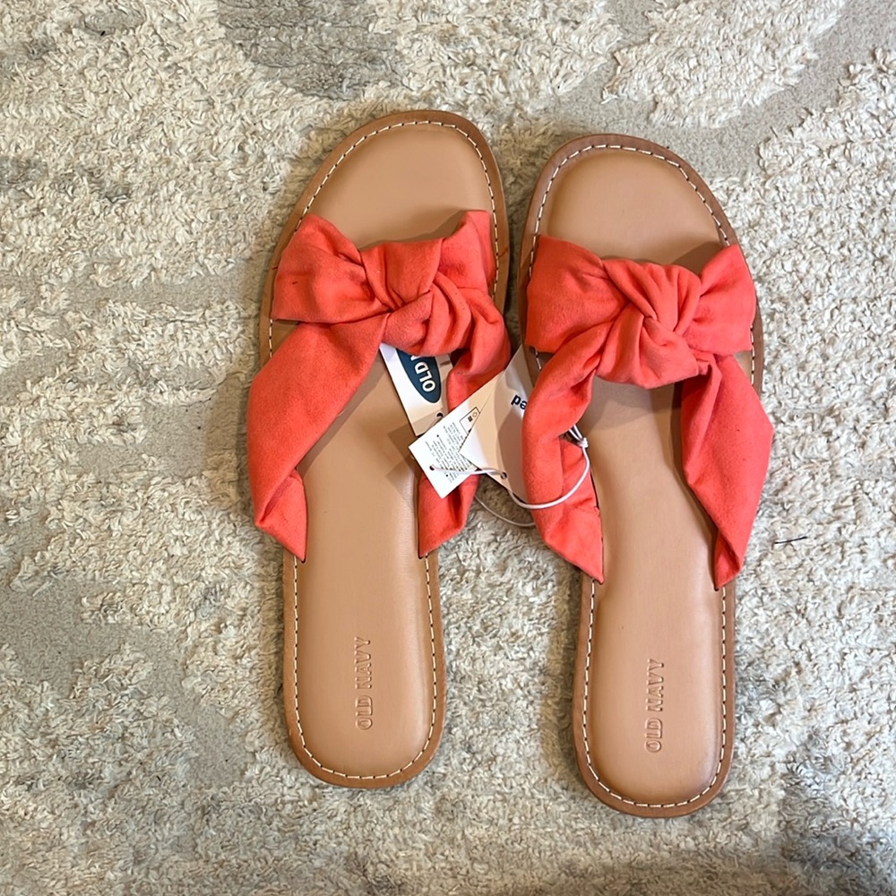 NWT Old Navy sandals with pink soft cloth knot
